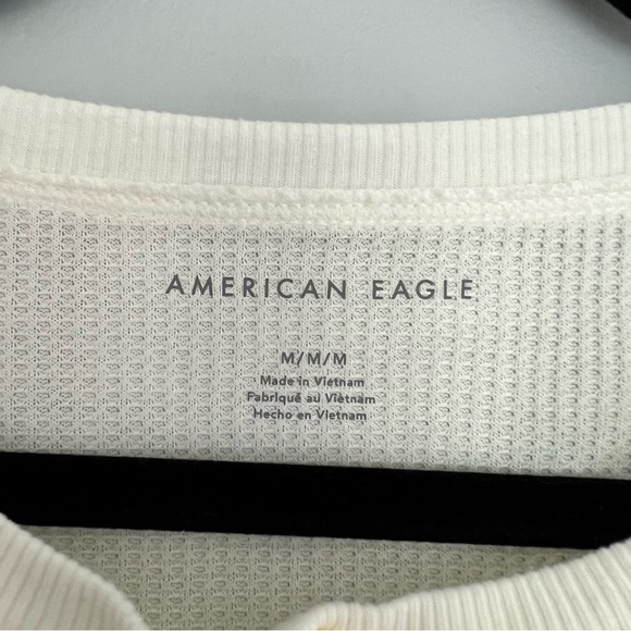 Cropped Long-Sleeve Henley T-Shirt - Picture 7 of 9